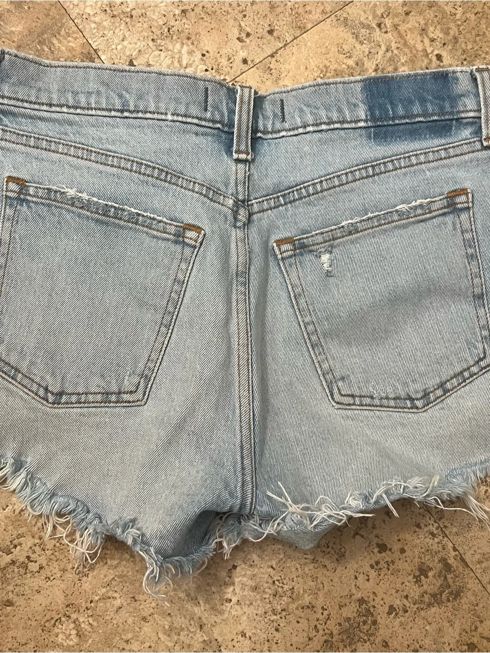 Abercrombie & Fitch The Mom Short Mid Rise size 27/4 Light Blue Distressed Denim
